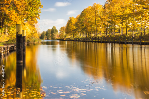 Anlegestelle vor einer Schleuse im Seengebiet in Brandenburg