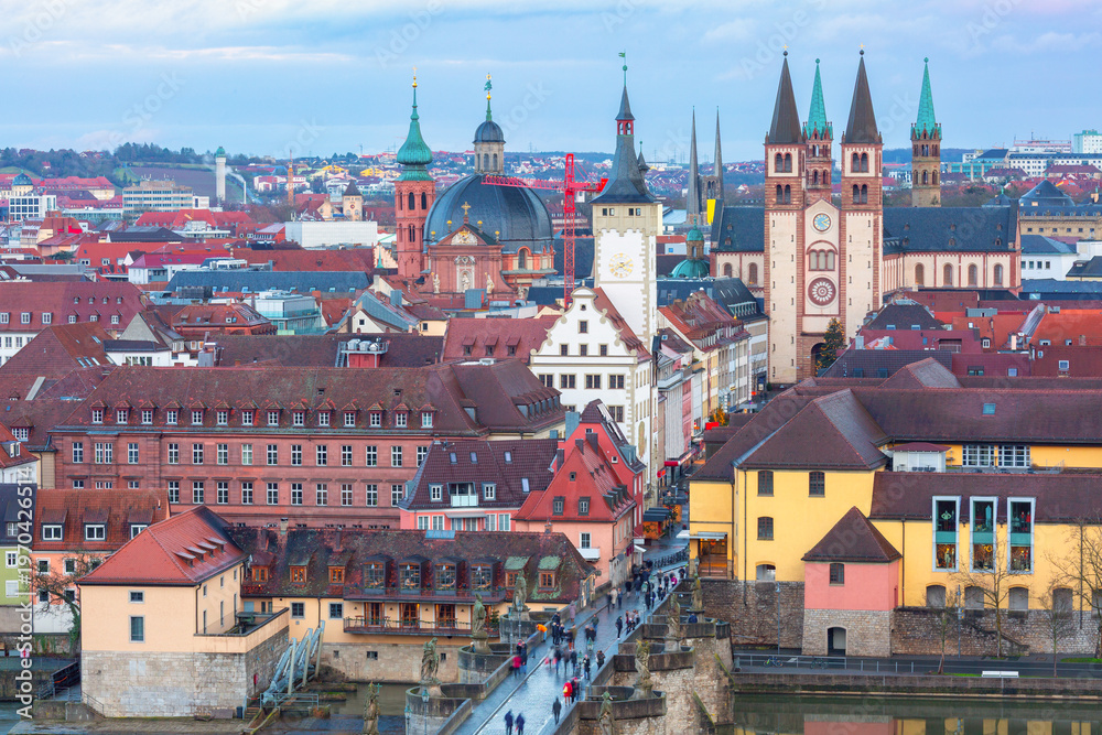 Obraz premium View of Wurzburg city center with cathedral towers, church domes and historic rooftops in Germany.