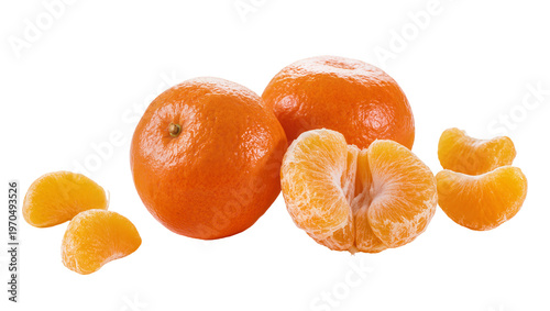 Canvastavla Isolated fresh tangerines and juicy segments, whole and peeled, delicious citrus