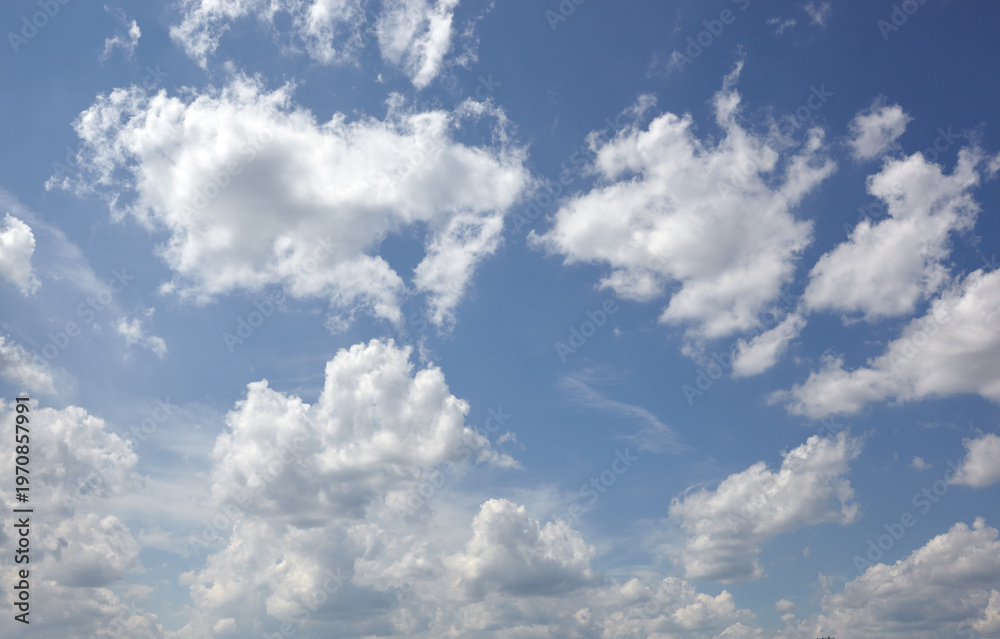 Obraz premium Abstract image of blurred sky. Blue sky background with cumulus clouds