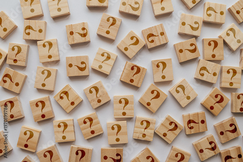 Canvastavla A large collection of wooden tiles with too many question marks
