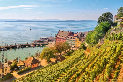 Tableau sur toile Panoramic View of Meersburg Vineyards and Colorful Houses on Lake Constance, Ger