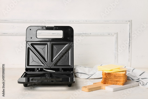 Modern sandwich maker, piec...