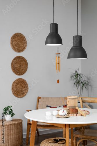 Modern boho dining corner w...