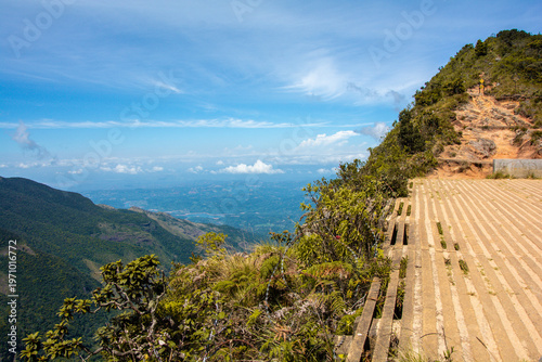 Foto World's End is located in the Horton Plains National Park.