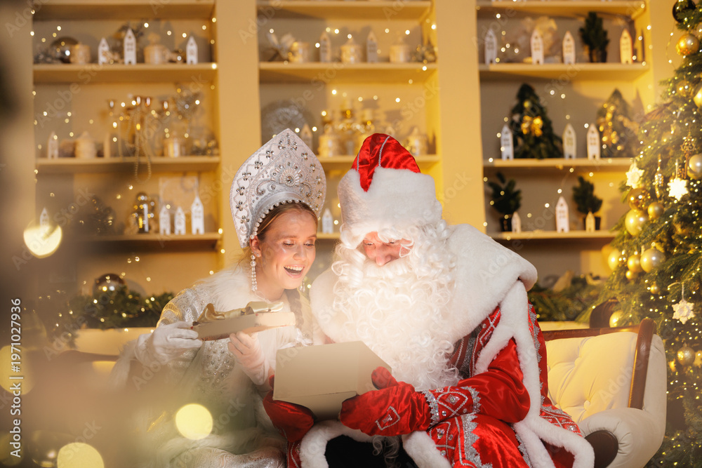 Obraz premium Festive gathering with ded moroz and snegurochka unwrapping gifts in cozy holiday Russia New Year setting