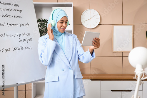 Young Muslim businesswoman ...