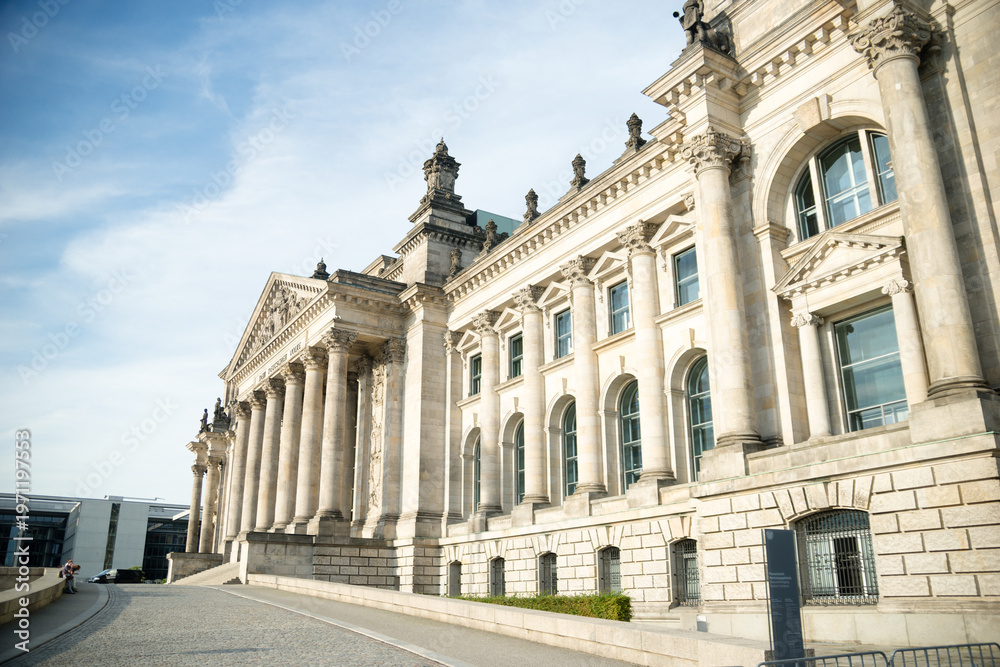 Obraz premium Reichstagsgebäude in Berlin – historische Architektur, Politik und deutsche Demokratie