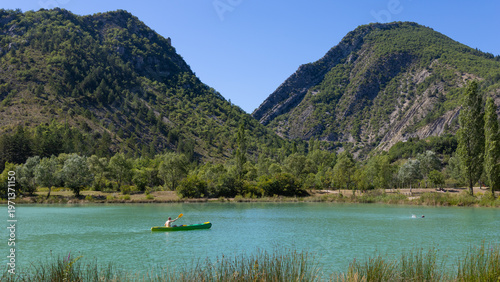 Fotografi Situé dans la paisible vallée de l'Oule, 2 km en aval de La Motte-Chalancon, le