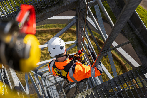 Foto Construction worker working at height