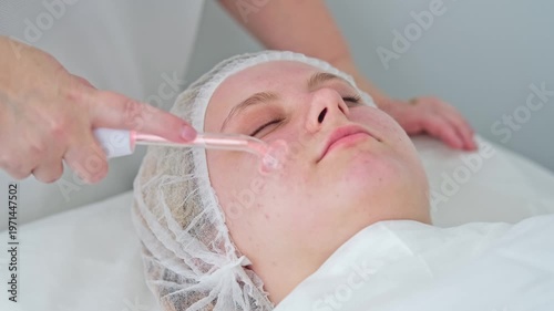 Client experiences a high-frequency Darsonvalization treatment to enhance skin healing and reduce blemishes after cleansing.