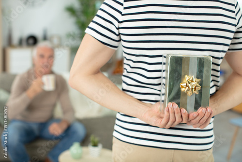 Foto son is giving a present to his senior dad