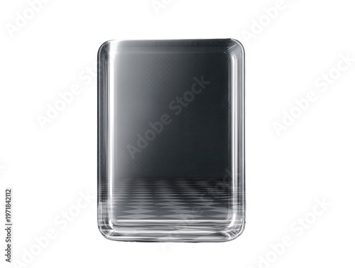 白い背景に孤立した、丸みを帯びた角を持つ透明な長方形のクリスタルガラスブロック。高品質な光沢と反射が美しく、インテリア装飾やペーパーウェイト、光学的なデザイン要素として多目的に使用できるモダンな素材。