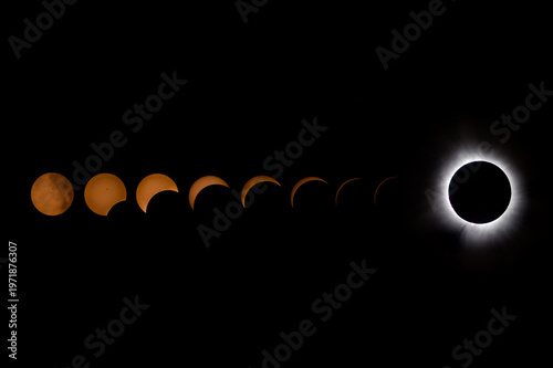 Принти на полотні Total solar eclipse sequence showing phases from partial to totality