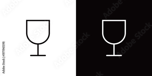 ワイングラスのラインアイコン。白い線と黒い線のモノクロベクターイラストセット