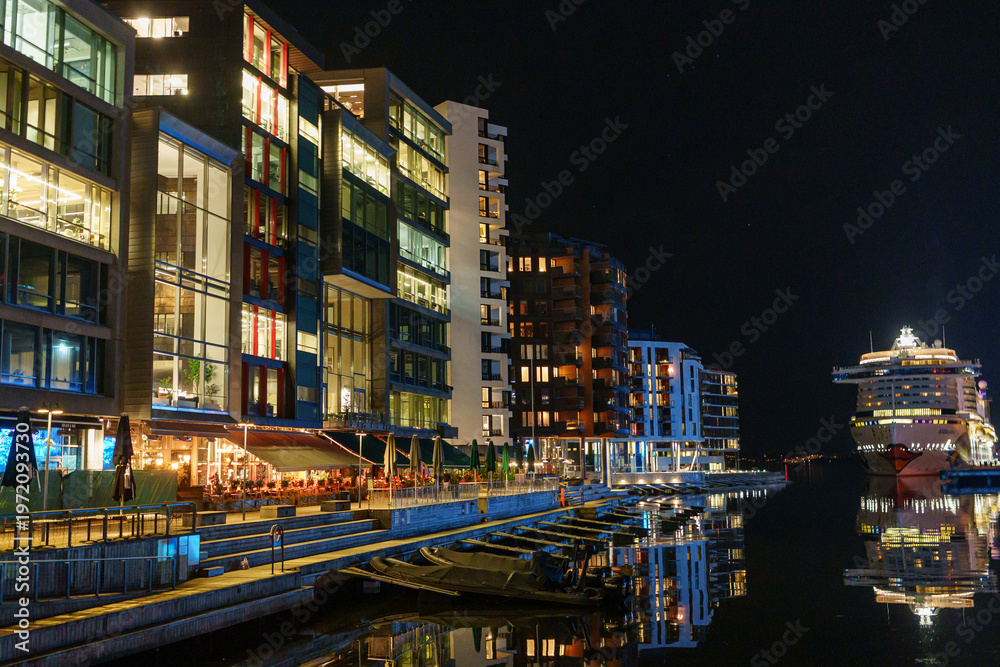 Fototapeta premium Abends in Oslo, Norwegen