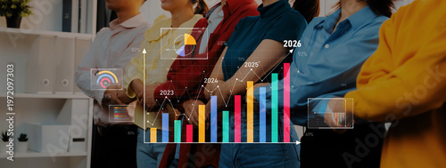 Foto A dynamic scene showing a diverse group of business professionals observing colorful growth charts and data projections on a futuristic screen in a modern office setting