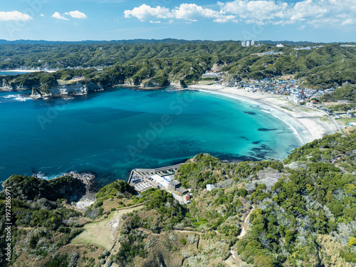 空から眺めるリアス式海岸と美しい海