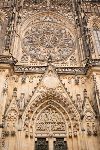 Fotografía Ornate Gothic facade of St