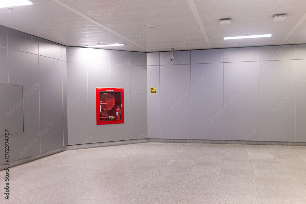 Obraz premium Fire extinguisher station in a modern clean building corner