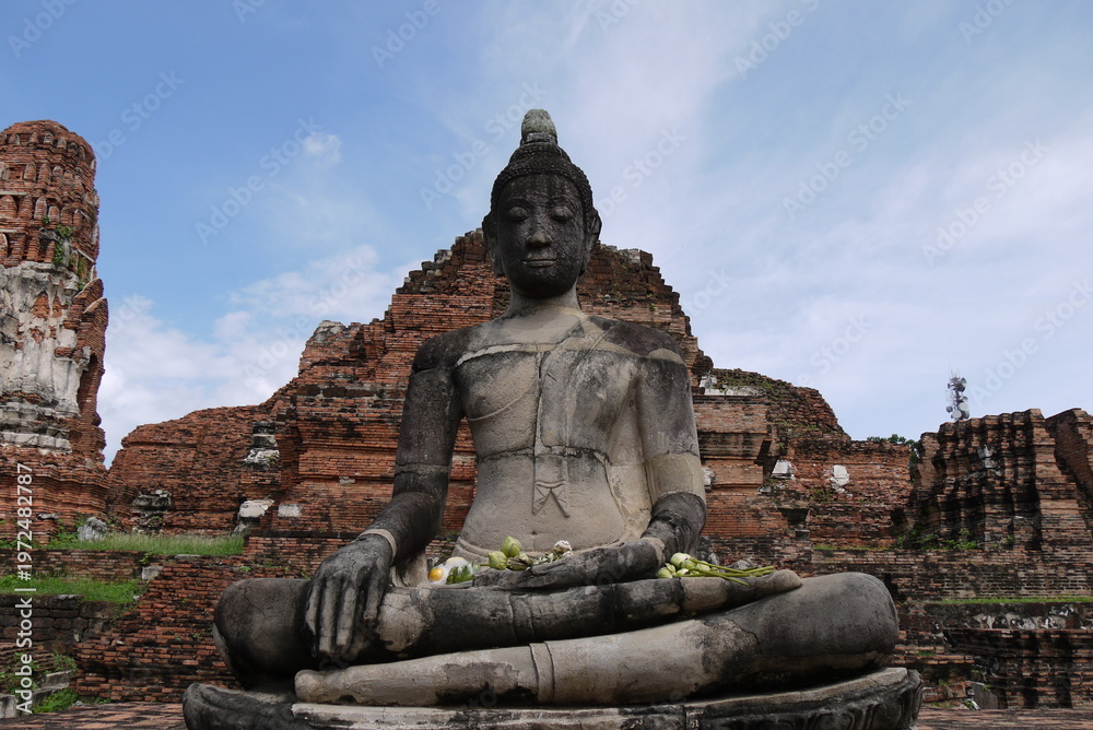 Obraz premium Stone Buddha Close Up In Ruins