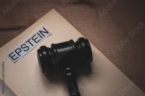 Foto Epstein Case Legal Concept with Judge Gavel and Name Label on File Folder for Co
