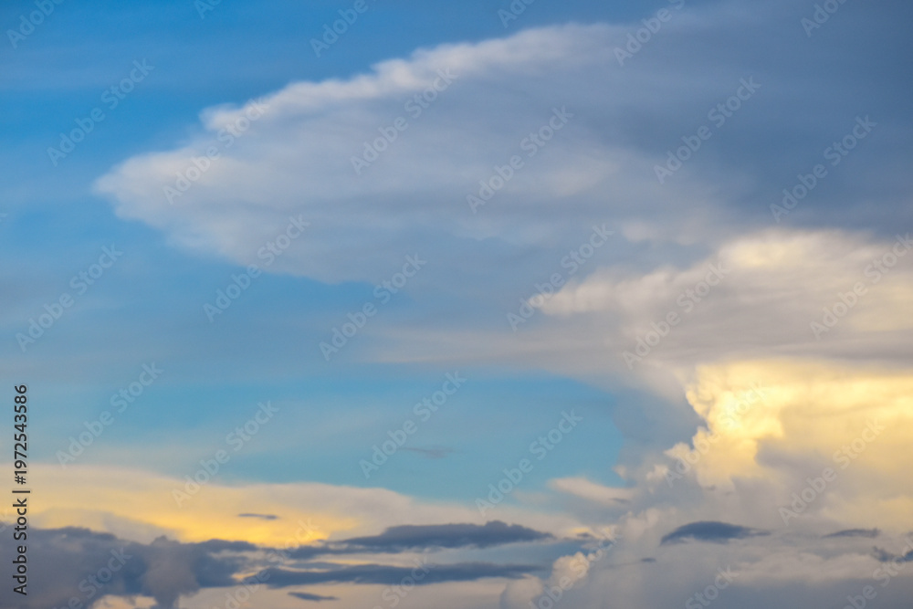Obraz premium Beautiful and dreamy blue sky with stunning cloud formation. 