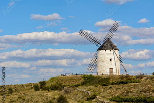 MOLINO DE VIENTO EN OJOS NEGROS. TERUEL. ESPAÑA