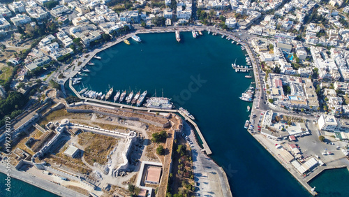 Tableau sur toile Aerial High Angle View of Historic Neratzia Castle and Ancient Harbor in Kos Tow