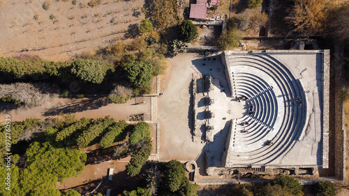 Fotografía Aerial High Angle View of the Ancient Roman Odeon Theater in Kos Town Greece