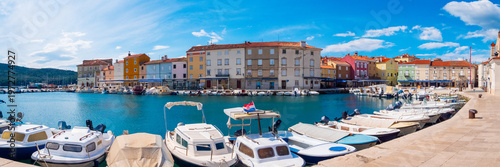 Foto Harbour of Cres, Croatia, in spring