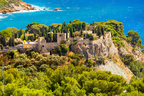 Foto View on old part of Cassis, Provence, South France, Europe, Mediterranean sea