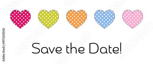 Save the Date - Schriftzug in englischer Sprache - Termin vormerken. Einladungskarte mit bunten gepunkteten Herzen.
