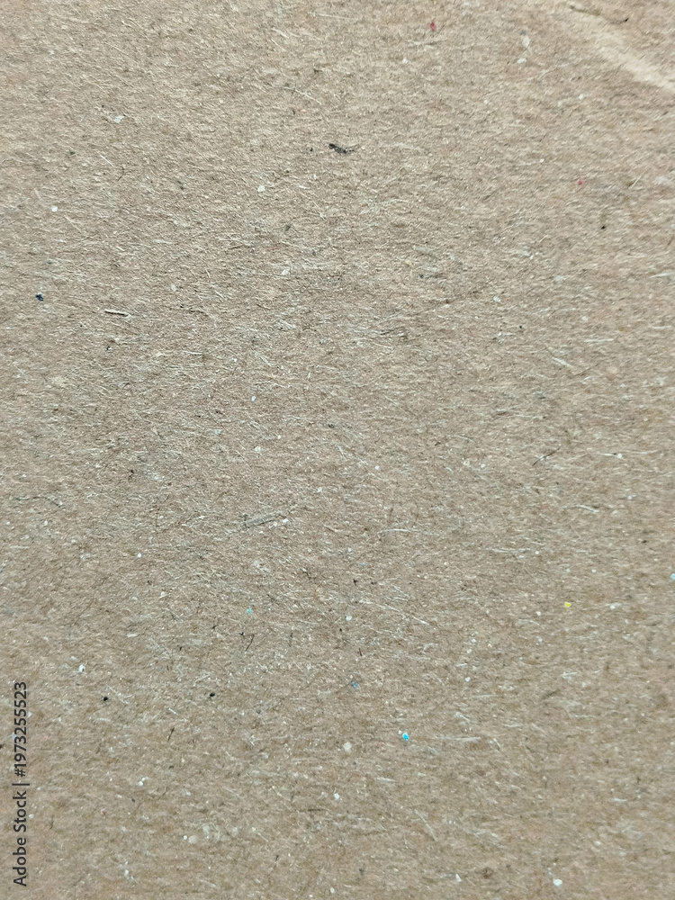 Fototapeta premium Textura de papel reciclado granulado en color marrón claro con motas de fibras naturales