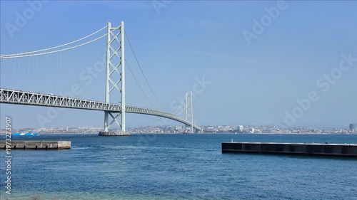 淡路島北端から眺める明石海峡大橋