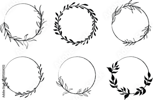 Set of black and white  circular. Drawn decorative vintage floral  on white background. Vector illustration. Set black wreath on the white background.