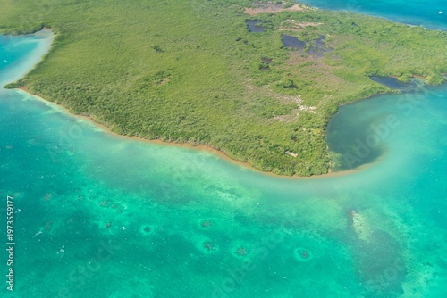 Tableau sur toile Survol en avion de Caye Caulker, Belize