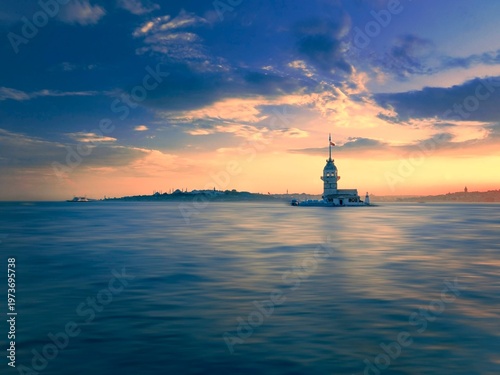 Bild auf Leinwand Beautiful sunset over the Maiden's Tower (Kiz Kulesi) in Istanbul, Turkey