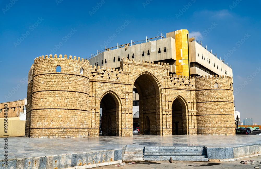 Fototapeta premium View of Bab Makkah, the historic stone gateway to the Al-Balad district in Jeddah, Saudi Arabia, featuring traditional arches and bastions.