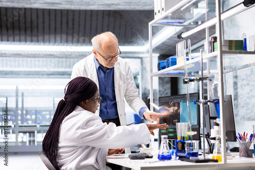Tablou pe pânză Diverse team of scientists collaborating in a modern laboratory, conducting experiments with advanced laboratory equipment