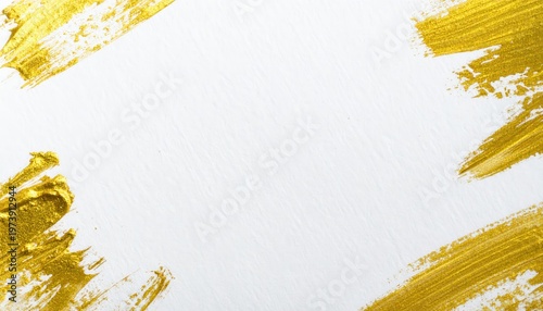 Fundo branco de papel texturizado com pinceladas douradas abstratas nos cantos criando uma moldura elegante para design de luxo e convites.