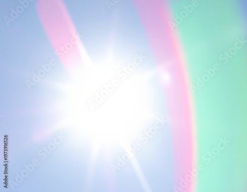 Strahlende Sonne mit hellem Lichtschein und subtilem Regenbogenbogen am blauen Himmel, symbolisiert Hoffnung und Energie.