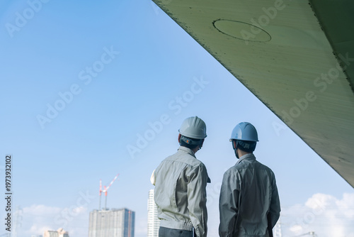 Tableau sur toile 建設、エンジニア、工事、都市、インフラ、社会、ビルメン、建築、目標、挑戦、チャレンジ、作業員、人材、青空、環境、技術者、作業服、監督、男性、日本人、ゼネコン、デ