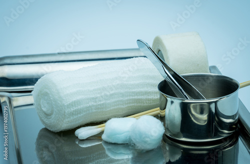 Cuadro en lienzo Wound care dressing set on stainless steel plate
