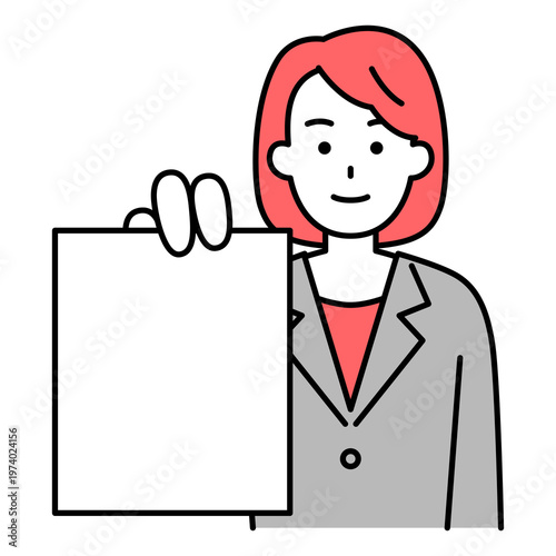 書類を見せるスーツの女性