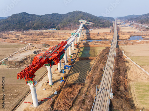 거더공법으로 호남고속철도를 만드는 공사현장