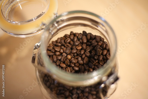 ガラス容器に入れたコーヒー豆