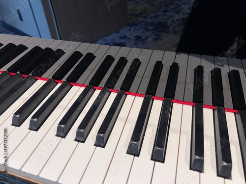 グランドピアノの鍵盤・アップ