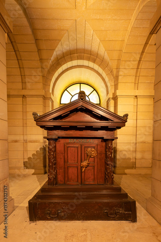 Tombeau de Rousseau ( IA bruit )