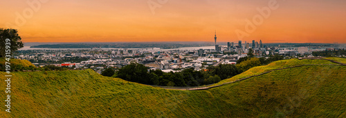 Fotografie Mount Eden, Maungawhau mountain peak landscape at summer sunset with Auckland ci